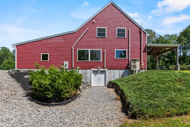 $975,000 | 8 Summer Way, Cumberland Center, ME 04021