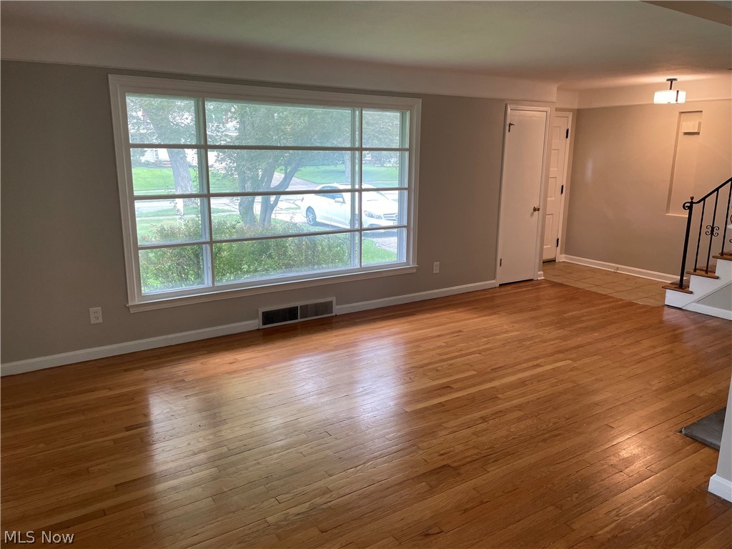 1292 Croyden Road Lyndhurst, OH 44124 - Photo 5 of 26