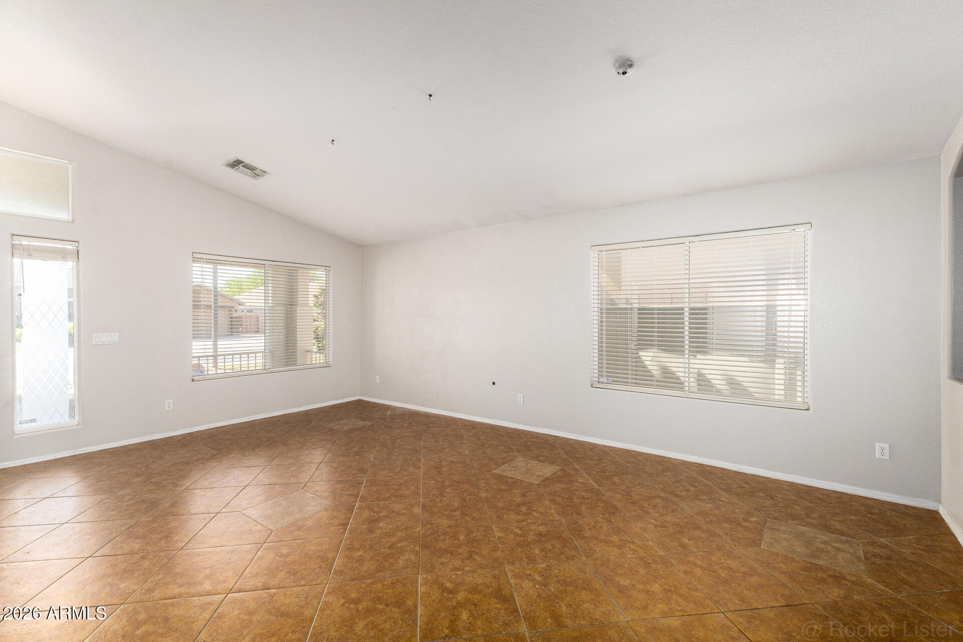 3798 South Seton Avenue Gilbert, AZ 85297 - Photo 9 of 37 09 - Seton