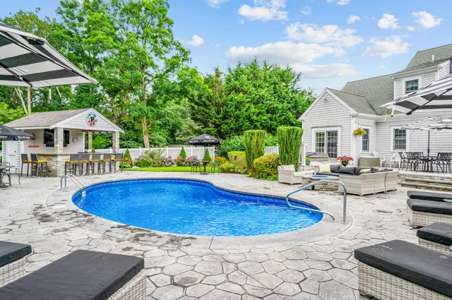 $1,999,000 | 4 Cowslip Path, East Sandwich, MA 02537