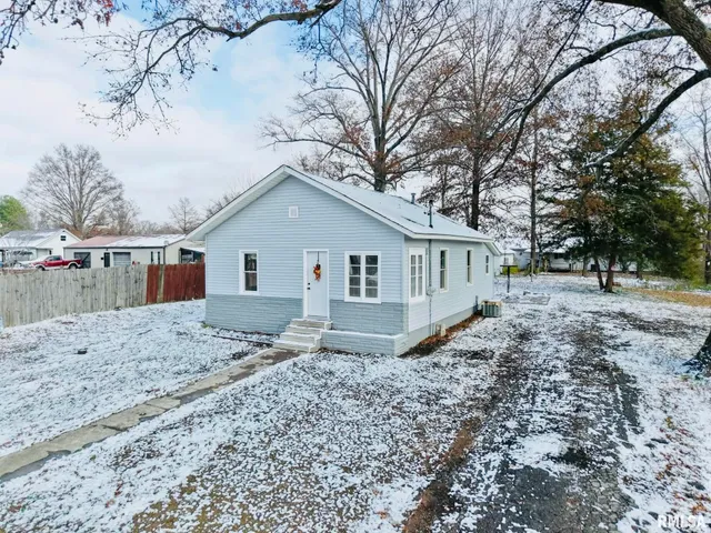$109,000 | 618 South McLeansboro Road, Benton, IL 62812