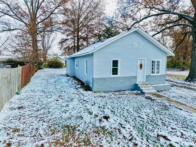 $109,000 | 618 South McLeansboro Road, Benton, IL 62812