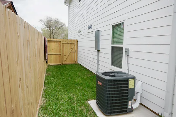 $1,750 | 5036 Van Fleet Street, Unit A, Houston, TX 77033