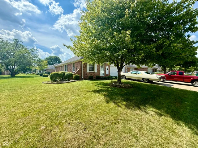 $256,000 | 1390 Holiday Lane East, Brownsburg, IN 46112