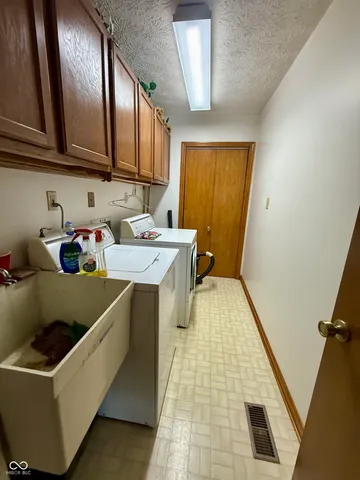 $256,000 | 1390 Holiday Lane East, Brownsburg, IN 46112