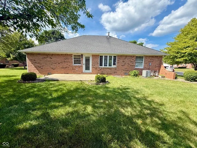 $256,000 | 1390 Holiday Lane East, Brownsburg, IN 46112