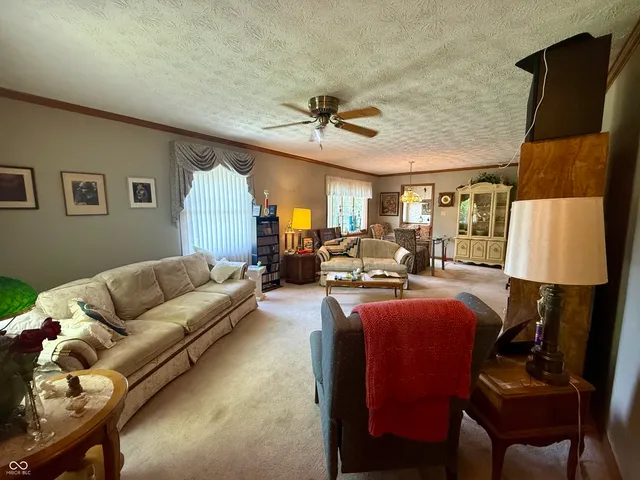 $256,000 | 1390 Holiday Lane East, Brownsburg, IN 46112