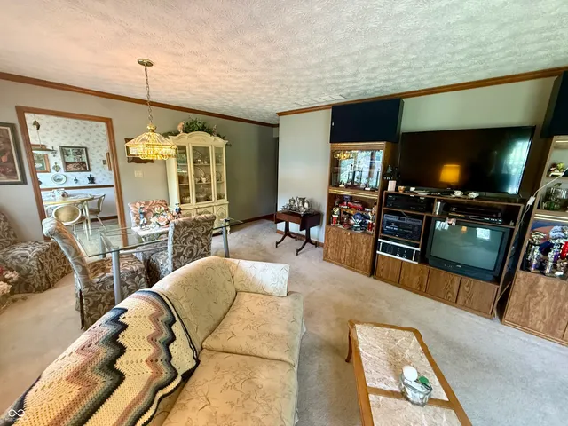 $256,000 | 1390 Holiday Lane East, Brownsburg, IN 46112