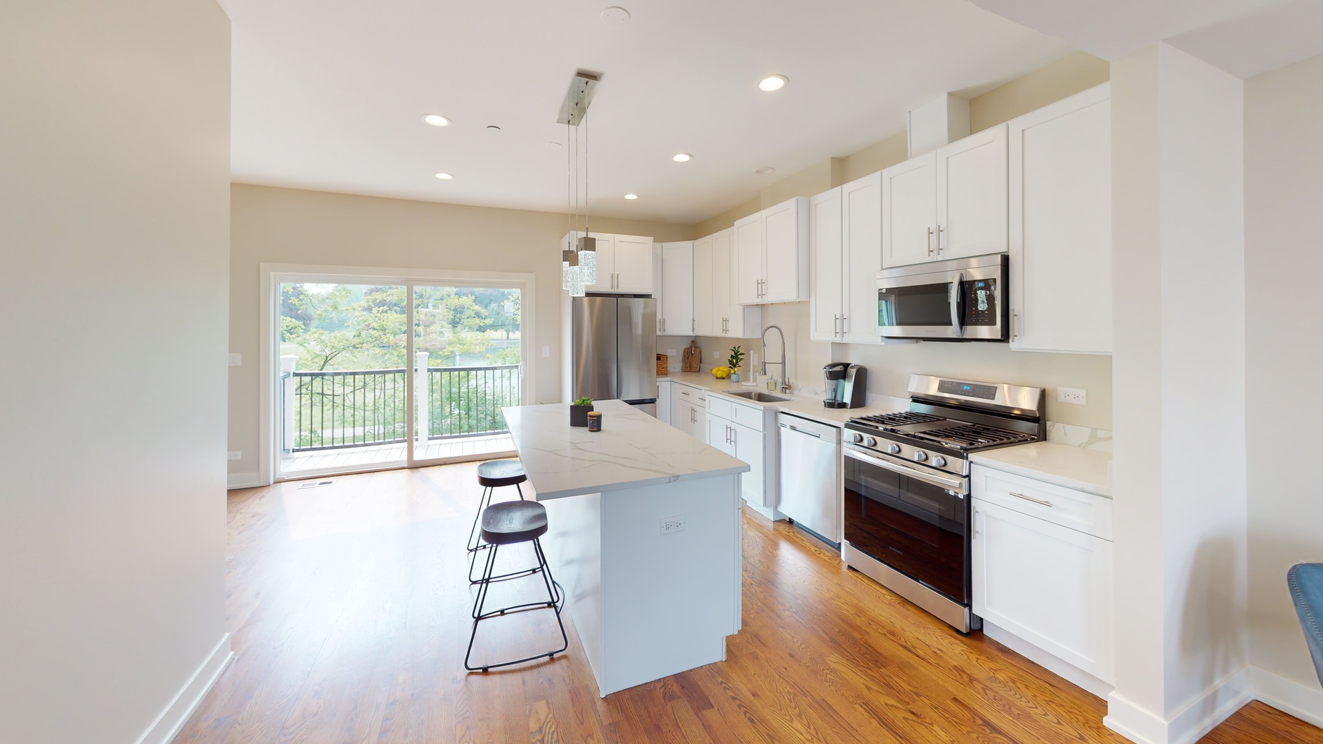 522 Highlands Parkway Itasca, IL 60143 - Photo 2 of 32