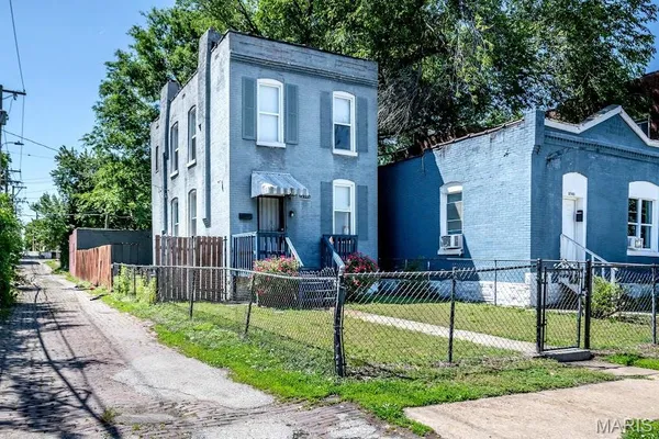 $1,300 | 3745 Pennsylvania Avenue, St. Louis, MO 63118