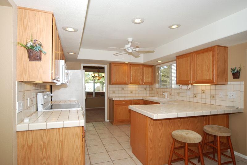 116 East Piping Rock Road Phoenix, AZ 85022 - Photo 5 of 13 UPGRADED KITCHEN