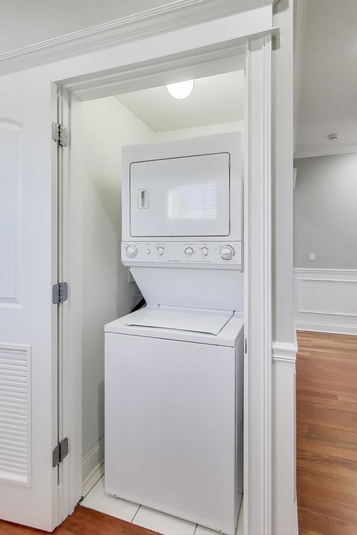 5058 North Kimball Avenue, Unit 4 Chicago, IL 60625 - Photo 22 of 26 a utility room with dryer and washer