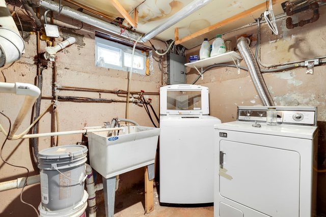 8458 South Constance Avenue Chicago, IL 60617 - Photo 18 of 23 a utility room with dryer and washer