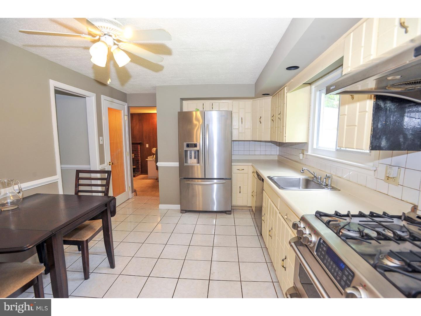 1435 Devon Road Warminster, PA 18974 - Photo 10 of 25 Kitchen