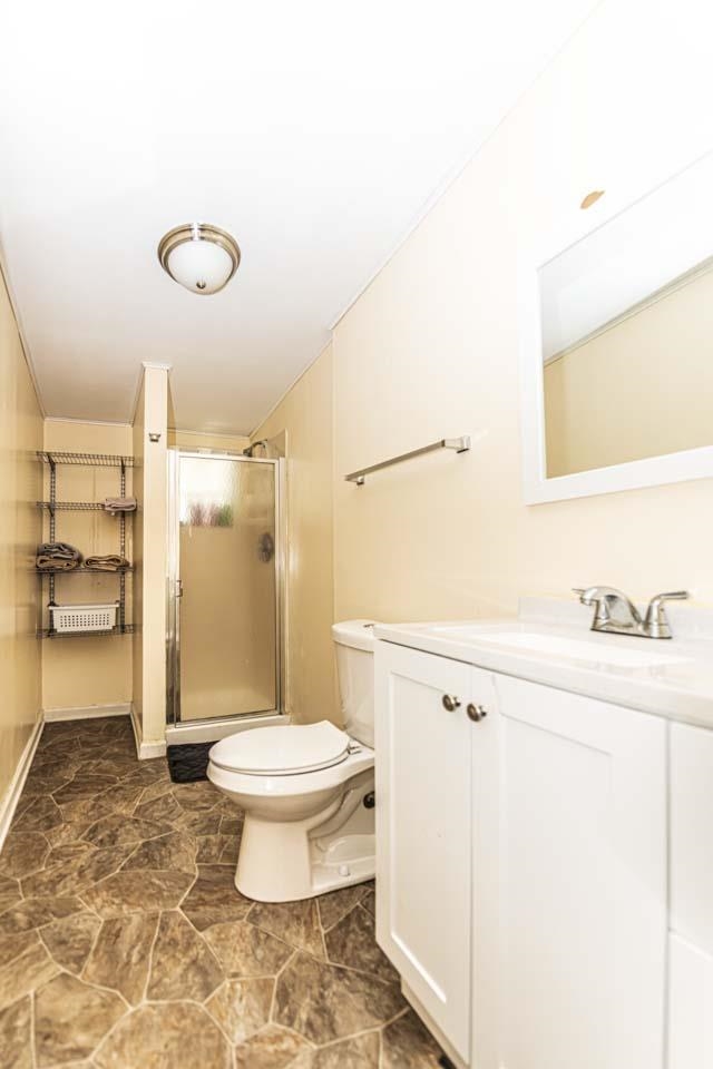 827 Sanford Road Covington, TN 38019 - Photo 18 of 25 a bathroom with a toilet a sink and a shower