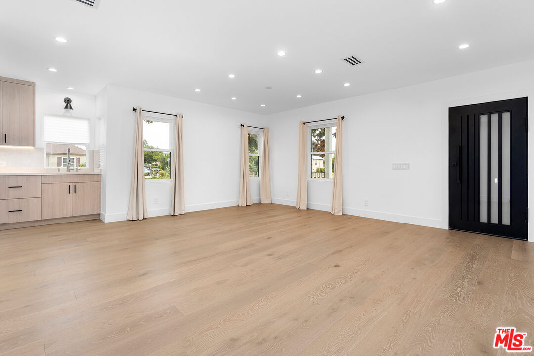 1901 South Point View Street Los Angeles, CA 90034 - Photo 4 of 21