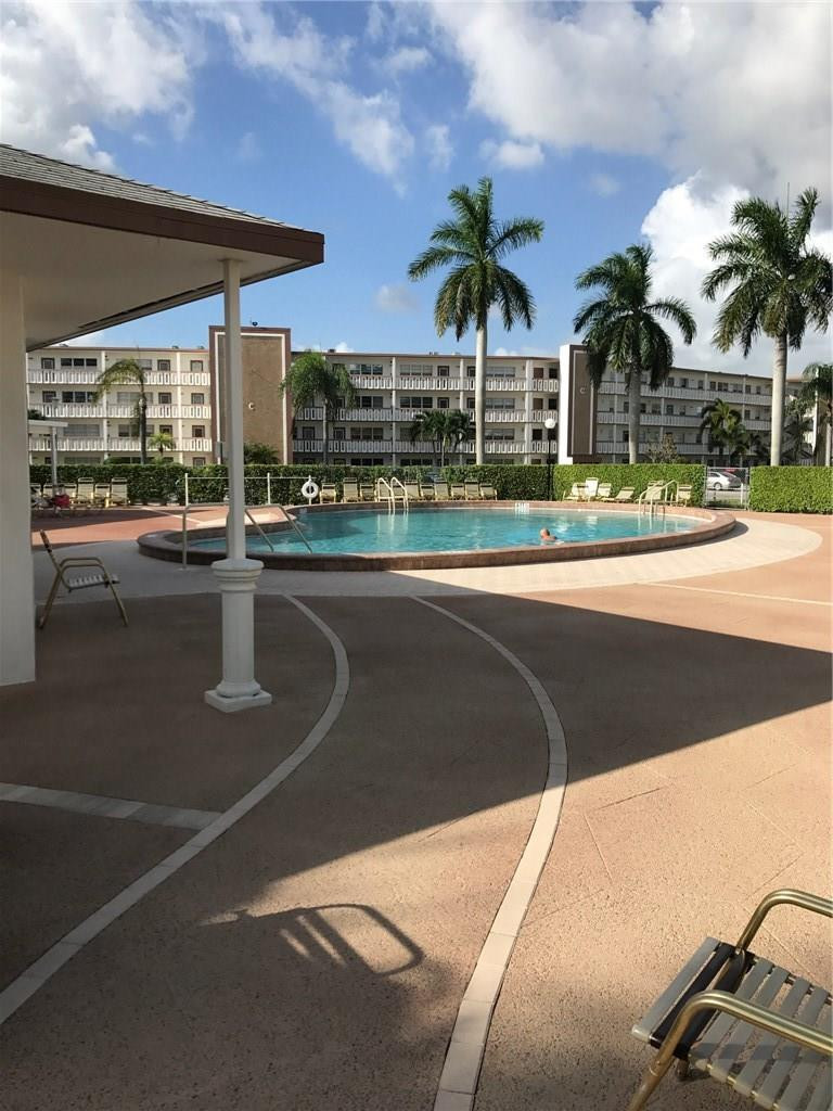 1072 Cornwall East, Unit 1072 Boca Raton, FL 33434 - Photo 2 of 10 Photo 2