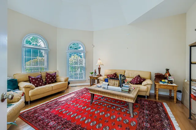 $1,130,000 | 2 Wood Oaks Drive, South Barrington, IL 60010