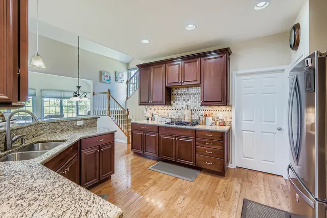 $1,130,000 | 2 Wood Oaks Drive, South Barrington, IL 60010