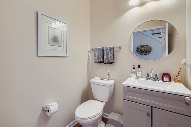 $1,130,000 | 2 Wood Oaks Drive, South Barrington, IL 60010