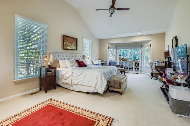 $1,130,000 | 2 Wood Oaks Drive, South Barrington, IL 60010