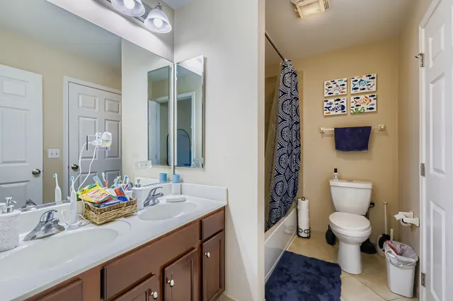 $1,130,000 | 2 Wood Oaks Drive, South Barrington, IL 60010