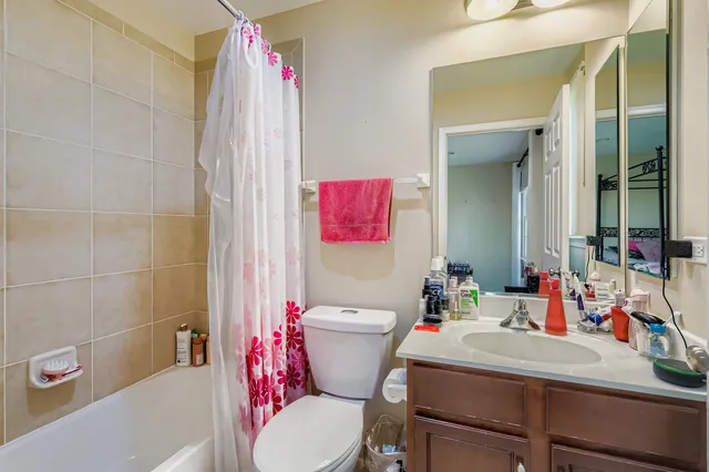 $1,130,000 | 2 Wood Oaks Drive, South Barrington, IL 60010