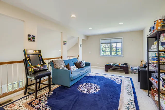 $1,130,000 | 2 Wood Oaks Drive, South Barrington, IL 60010