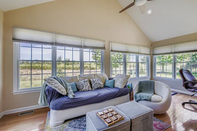 $1,130,000 | 2 Wood Oaks Drive, South Barrington, IL 60010