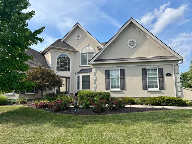 $1,130,000 | 2 Wood Oaks Drive, South Barrington, IL 60010