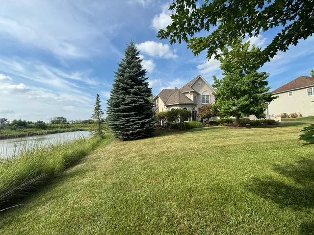 $1,130,000 | 2 Wood Oaks Drive, South Barrington, IL 60010