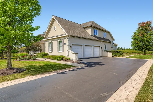 $1,130,000 | 2 Wood Oaks Drive, South Barrington, IL 60010
