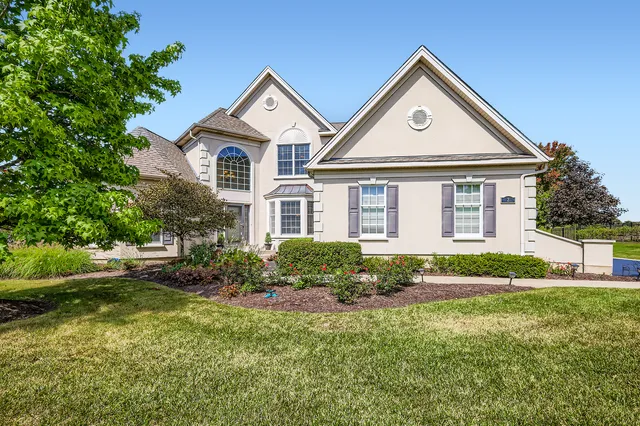 $1,130,000 | 2 Wood Oaks Drive, South Barrington, IL 60010