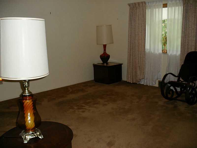 280 Thompsonville Road Canonsburg, PA 15317 - Photo 7 of 25 Living Room.