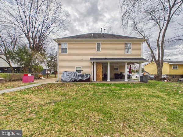 a view of a house with a yard and garage