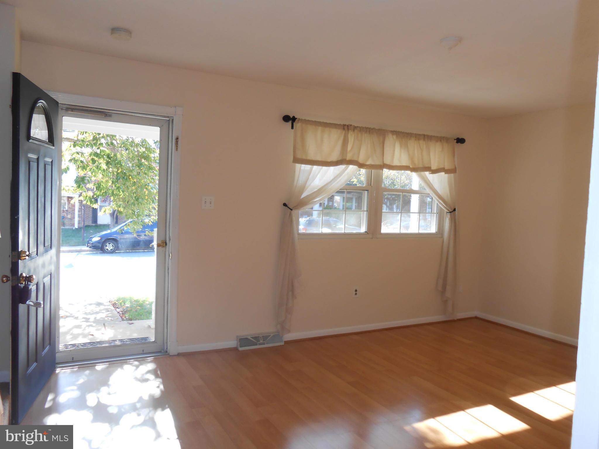 157 Farm Road Aberdeen, MD 21001 - Photo 4 of 27 Living Room