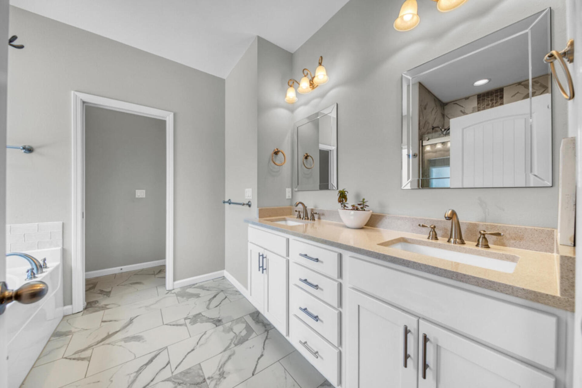 507 Johnson Street Valparaiso, FL 32580 - Photo 27 of 40 a spacious bathroom with double sink and a mirror