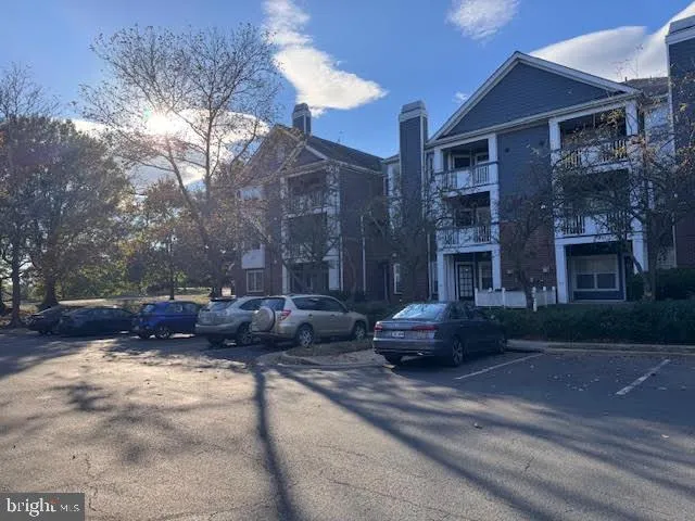 $1,800 | 20301 Beechwood Terrace, Unit 100, Ashburn, VA 20147