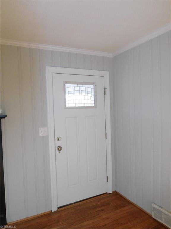 413 Motor Road Winston-Salem, NC 27105 - Photo 3 of 29 Detailed Glass in the Front door.