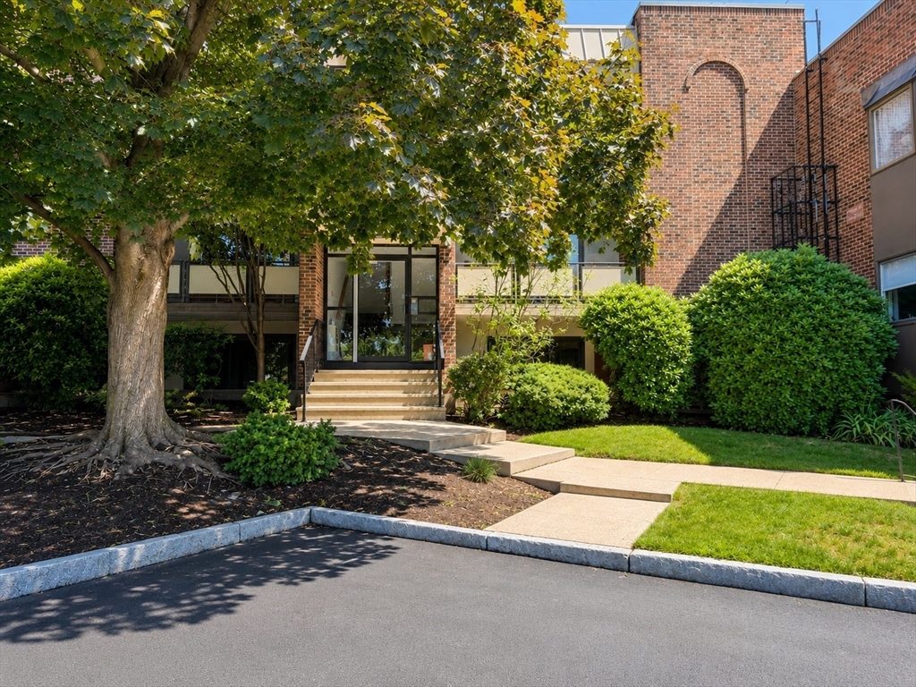43 Angleside Road, Unit 1 Waltham, MA 02453 - Photo 12 of 13 Gallery Image 12