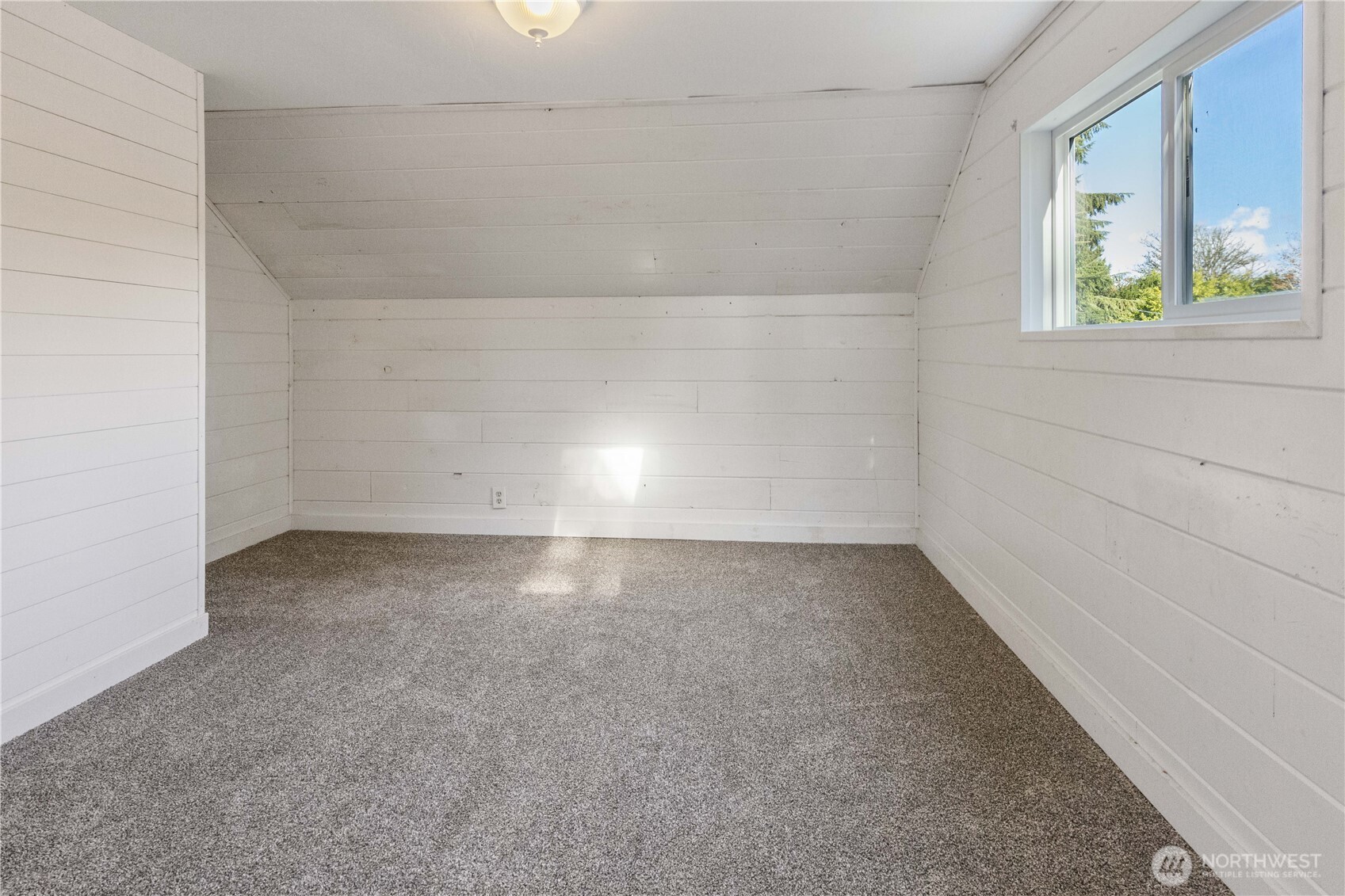 312 Nevada Drive Longview, WA 98632 - Photo 13 of 27 a view of an empty room and a window