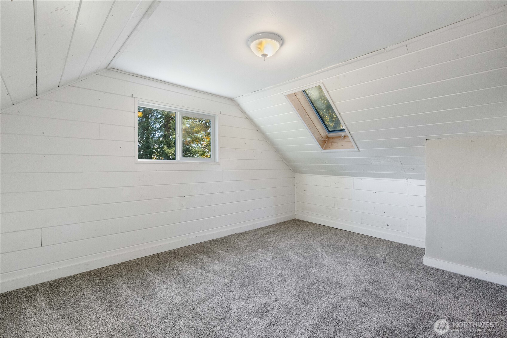 312 Nevada Drive Longview, WA 98632 - Photo 14 of 27 an empty room with windows