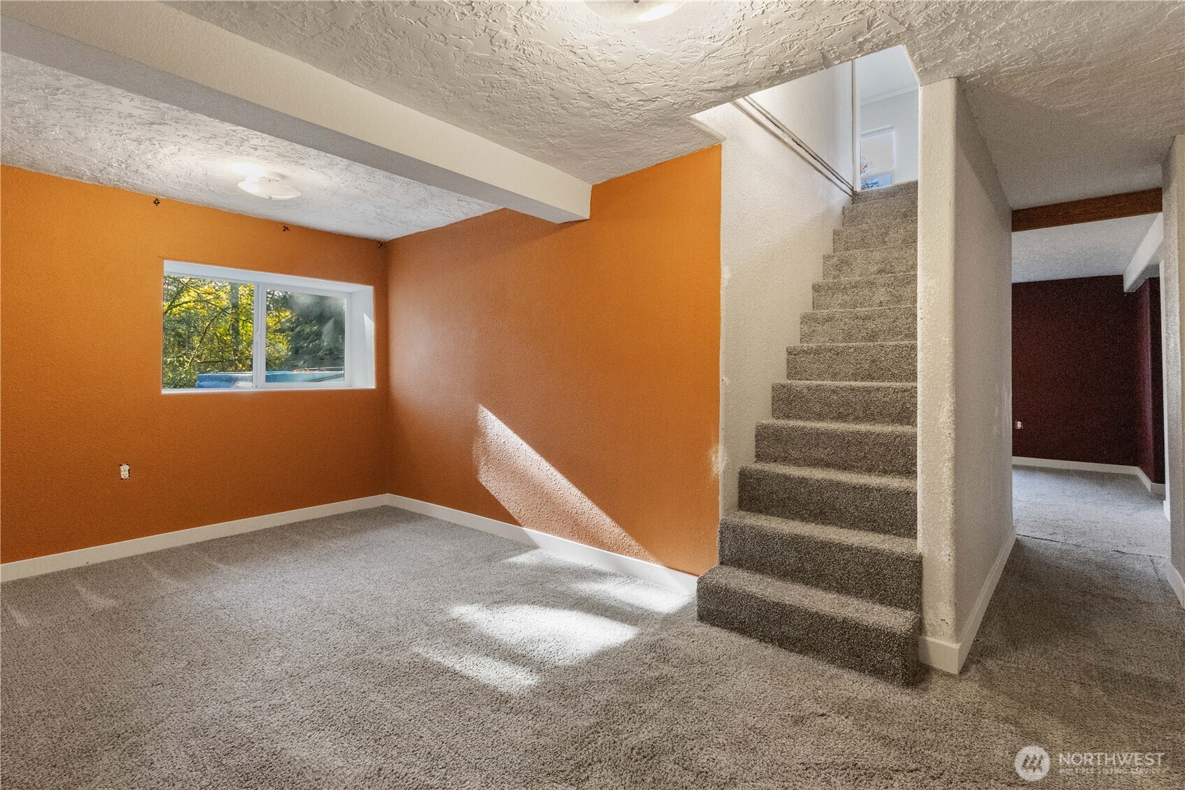 312 Nevada Drive Longview, WA 98632 - Photo 18 of 27 a view of entryway with wooden floor