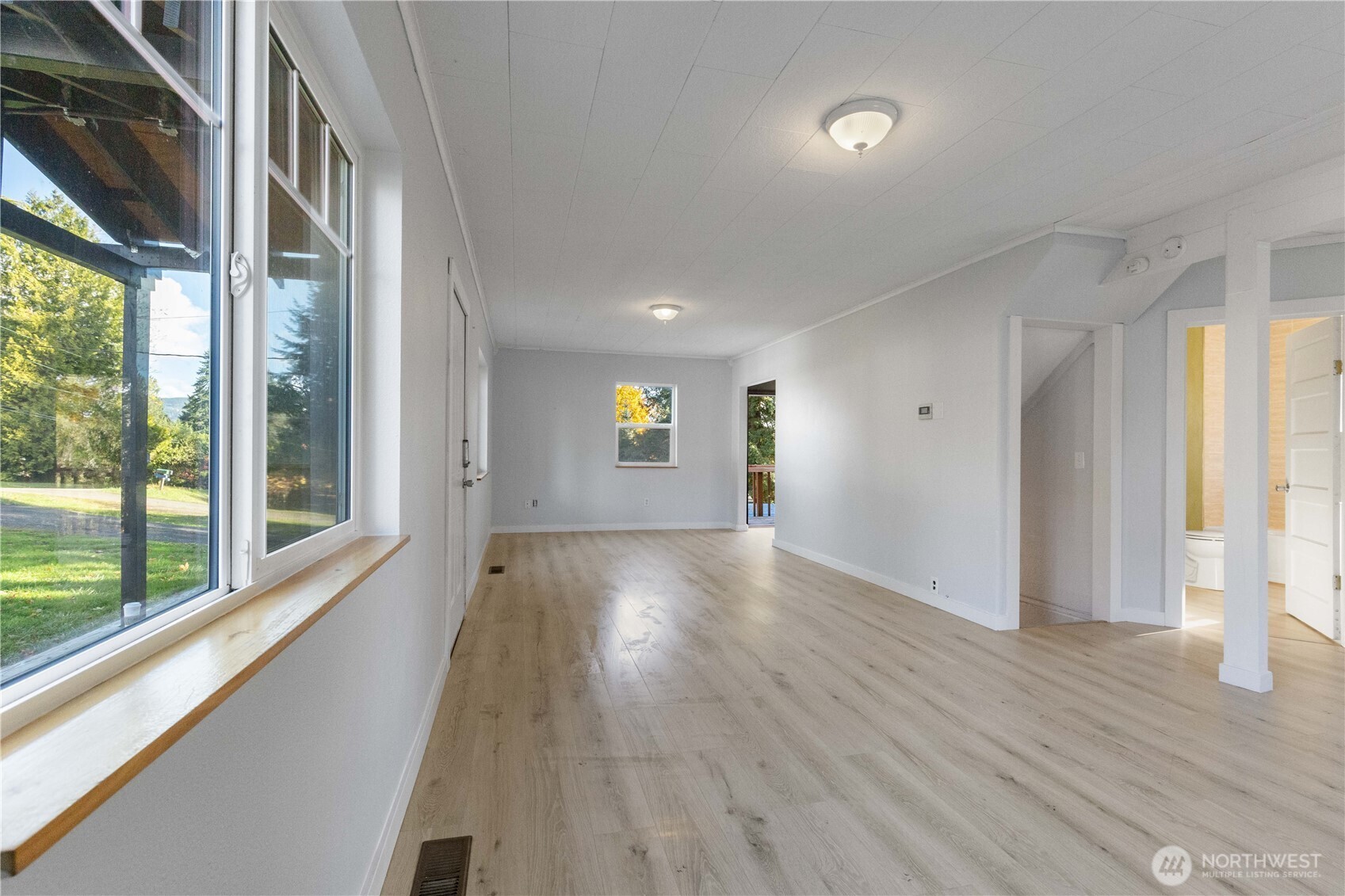 312 Nevada Drive Longview, WA 98632 - Photo 4 of 27 a view of an empty room and window