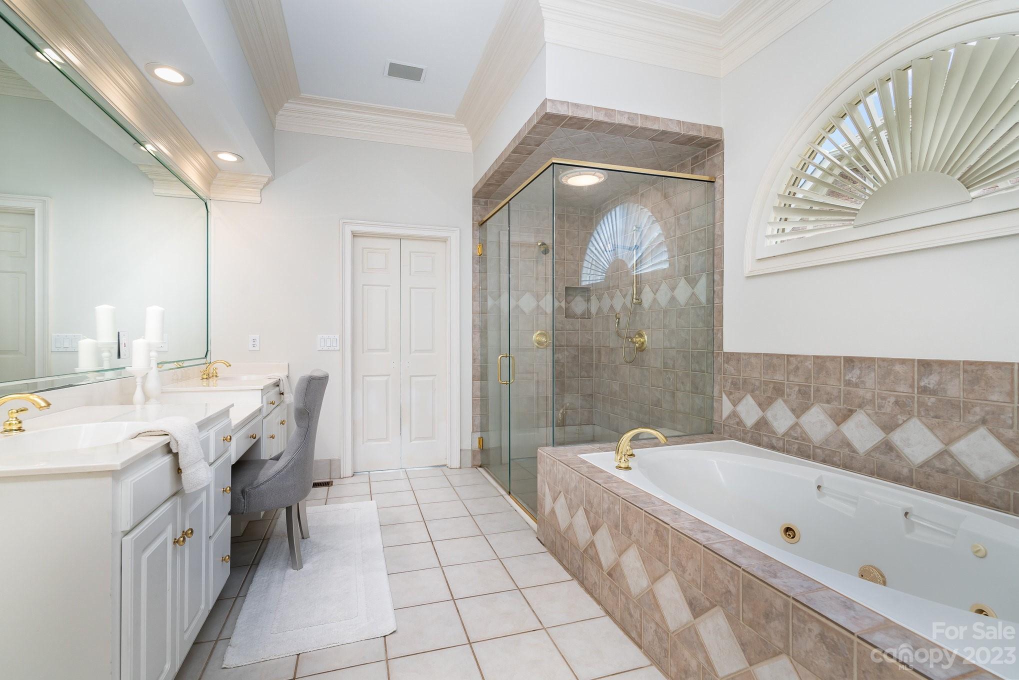 6535 Seton House Lane Charlotte, NC 28277 - Photo 21 of 48 a spacious bathroom with a tub sink and mirror