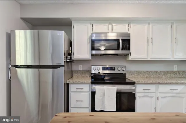 $565,000 | 8015 Steeple Chase Court, Springfield, VA 22153