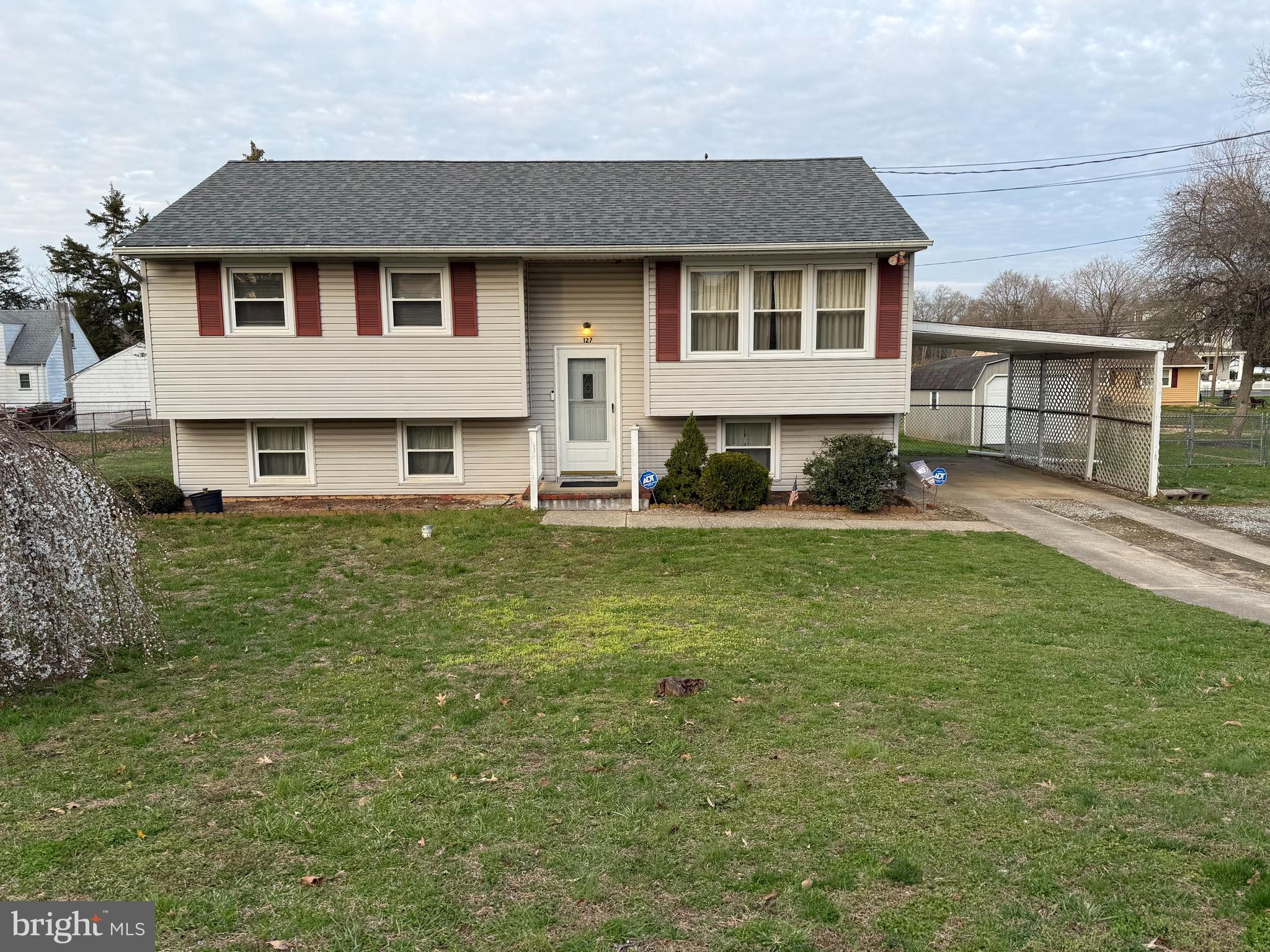 127 Stave Mill Road Bridgeton, NJ 08302 - Photo 1 of 5 a front view of a house with garden