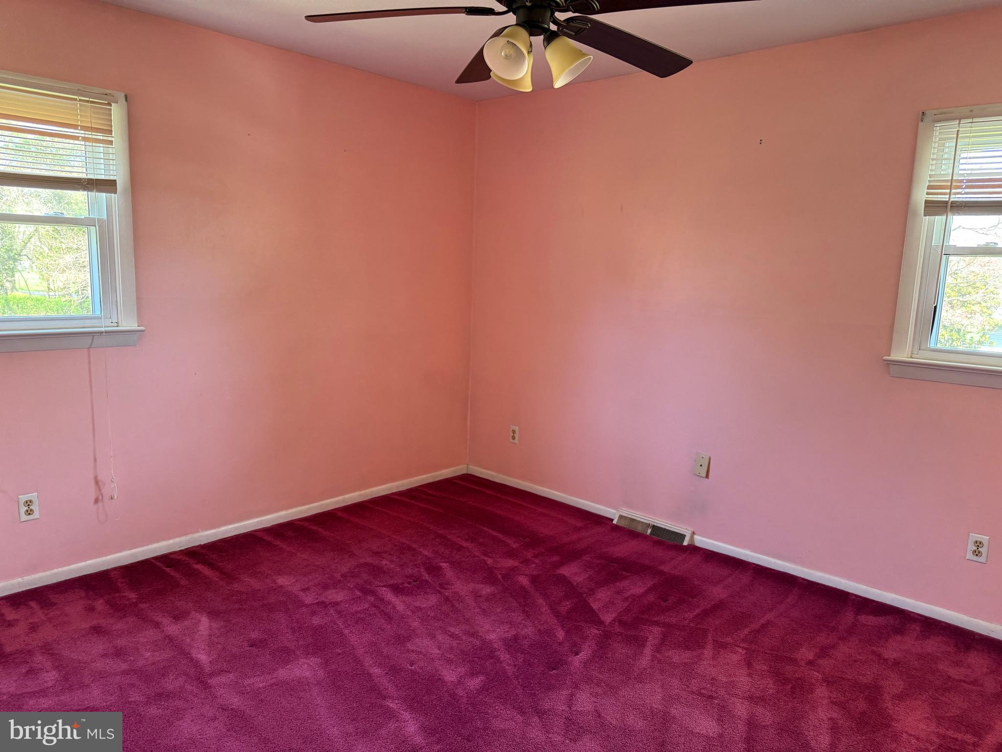 127 Stave Mill Road Bridgeton, NJ 08302 - Photo 13 of 28 an empty room with a window