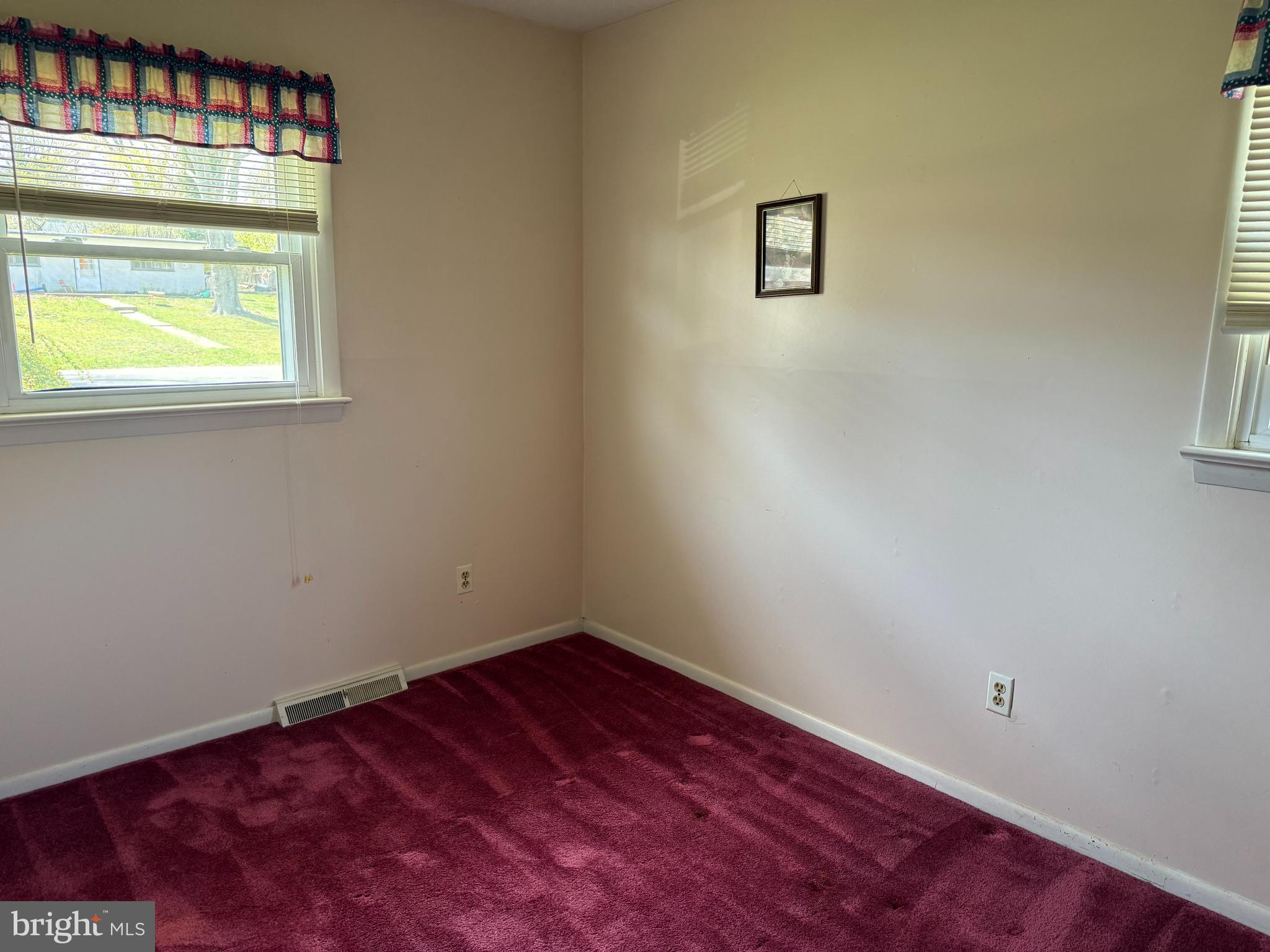 127 Stave Mill Road Bridgeton, NJ 08302 - Photo 17 of 28 an empty room with a window