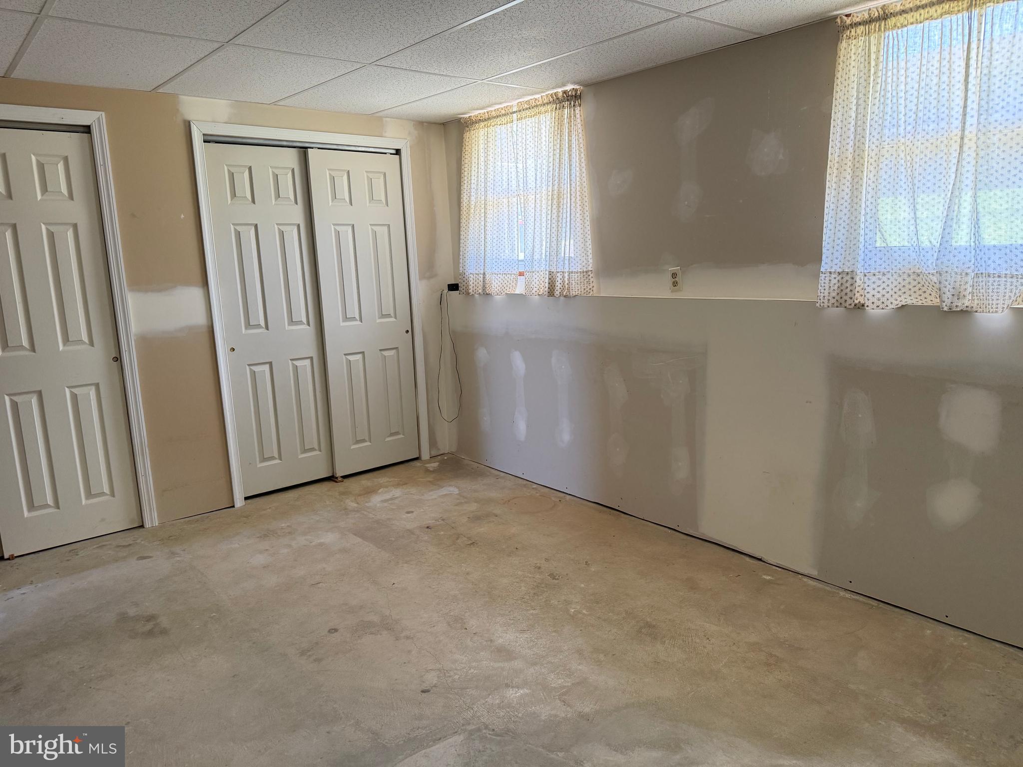 127 Stave Mill Road Bridgeton, NJ 08302 - Photo 20 of 28 an empty room with windows and closet
